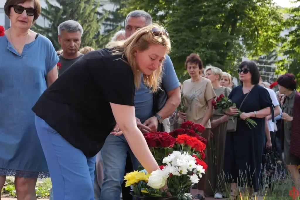 У Кременчуці вшанували загиблих від ракетного удару по ТЦ «Амстор»