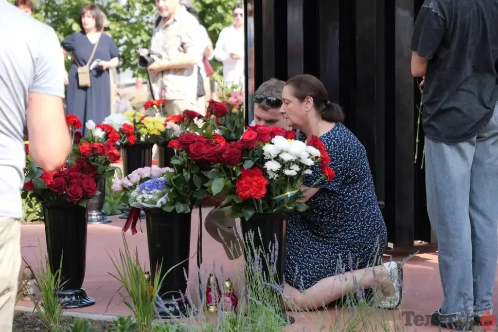 У Кременчуці вшанували загиблих від ракетного удару по ТЦ «Амстор»