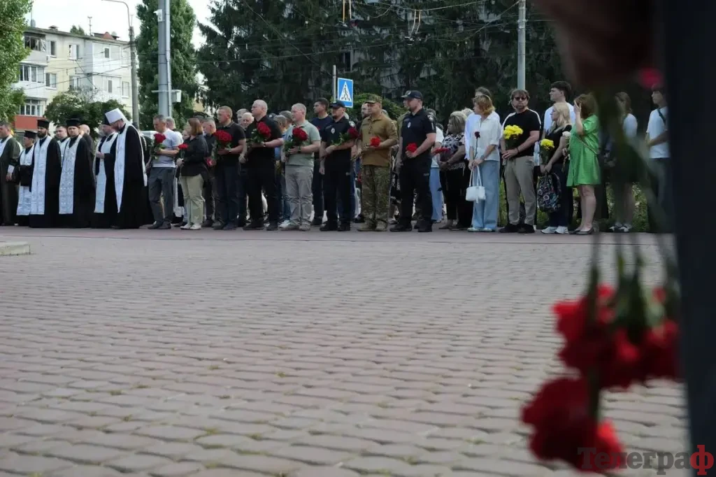 У Кременчуці вшанували загиблих від ракетного удару по ТЦ «Амстор»