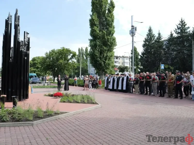 У Кременчуці вшанували пам’ять жертв ракетного удару по ТЦ «Амстор»: 22 обірваних життя та спільний біль громади