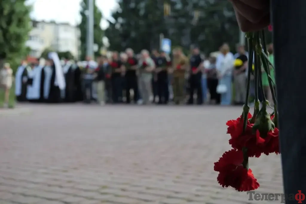 У Кременчуці вшанували загиблих від ракетного удару по ТЦ «Амстор»