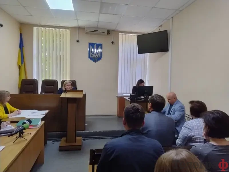 <span class="custom-bold">Суд у справі загиблої внаслідок падіння дерева у дитсадку дитини знов відклали: причина</span> <img src="https://www.telegraf.in.ua/wp-content/uploads/2026/03/gallery.svg" alt="" class="feed-icon" style="width: 20px; height: 20px; vertical-align: middle;" />