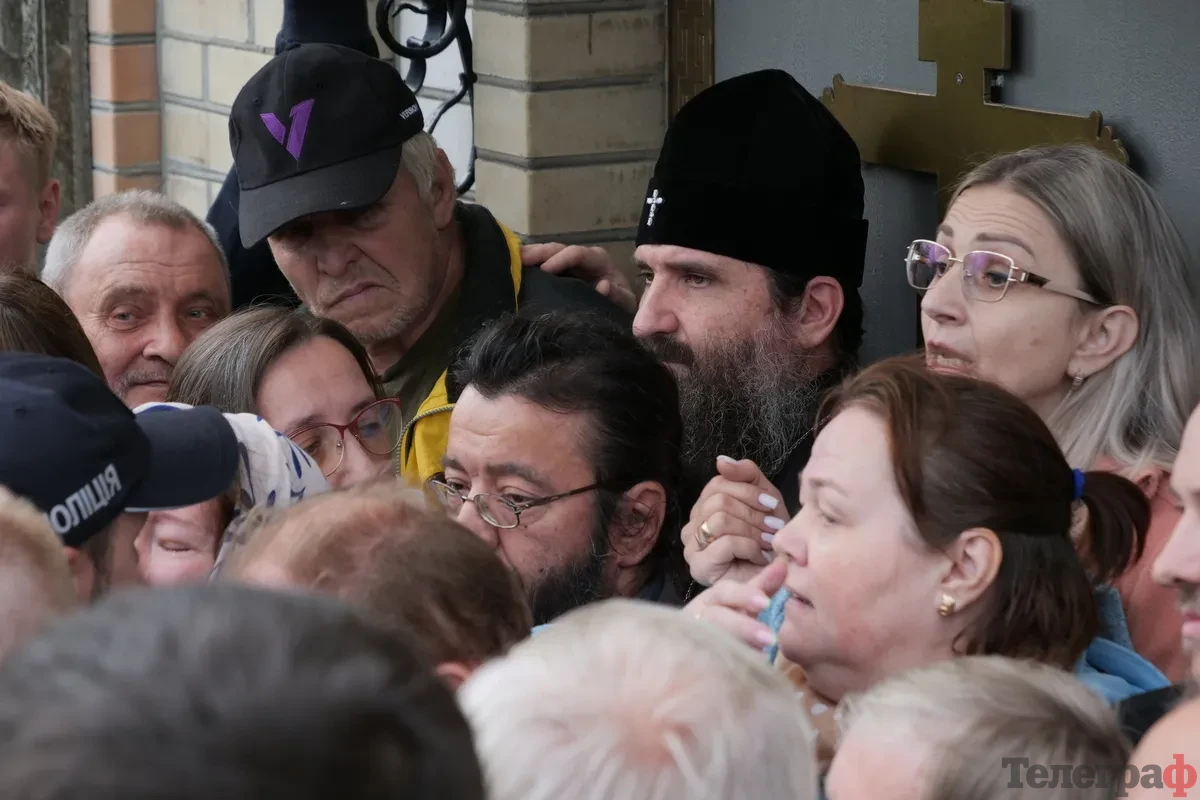 Представники ПЦУ увійшли до Свято-Троїцького храму в Кременчуці