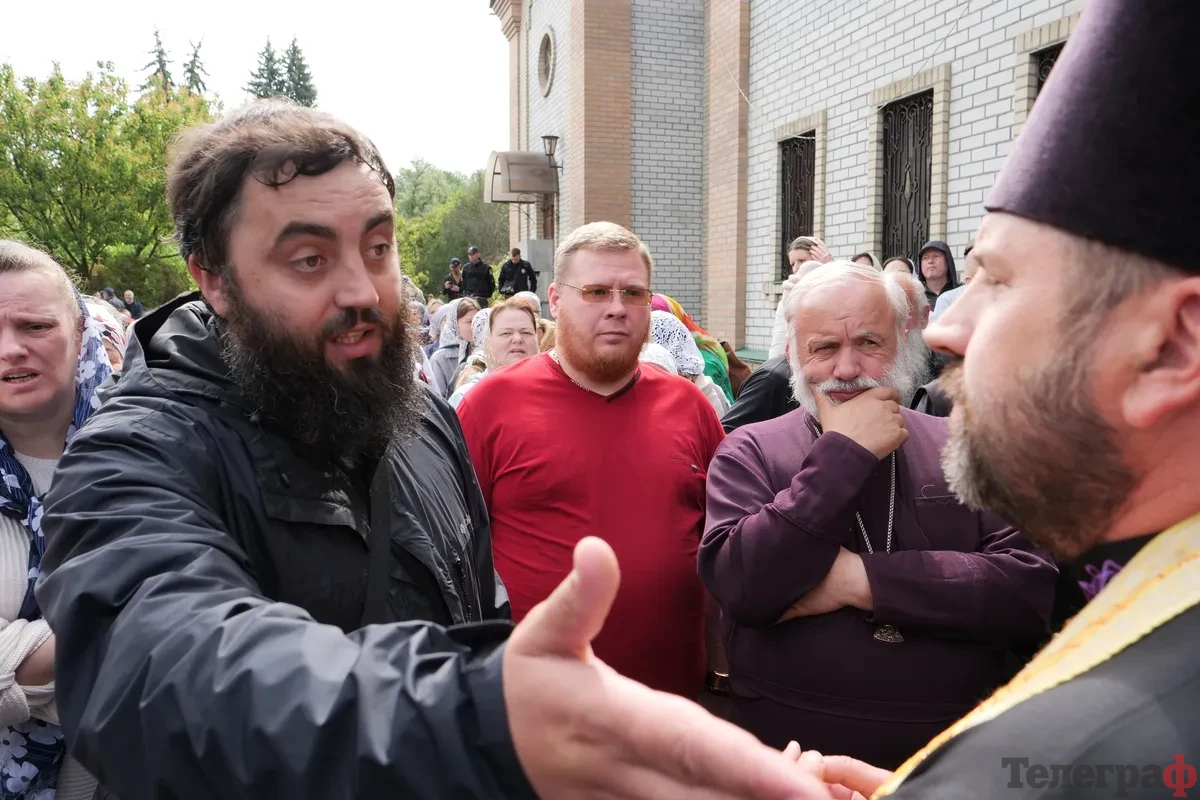 Представники ПЦУ увійшли до Свято-Троїцького храму в Кременчуці