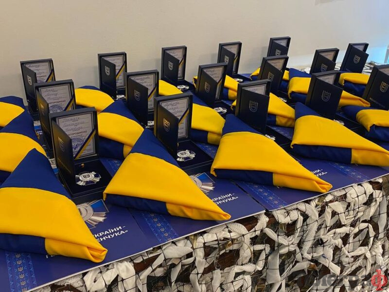 «Я зробив свій вибір — буду битися до кінця»: у Кременчуці вшанували 17 полеглих захисників