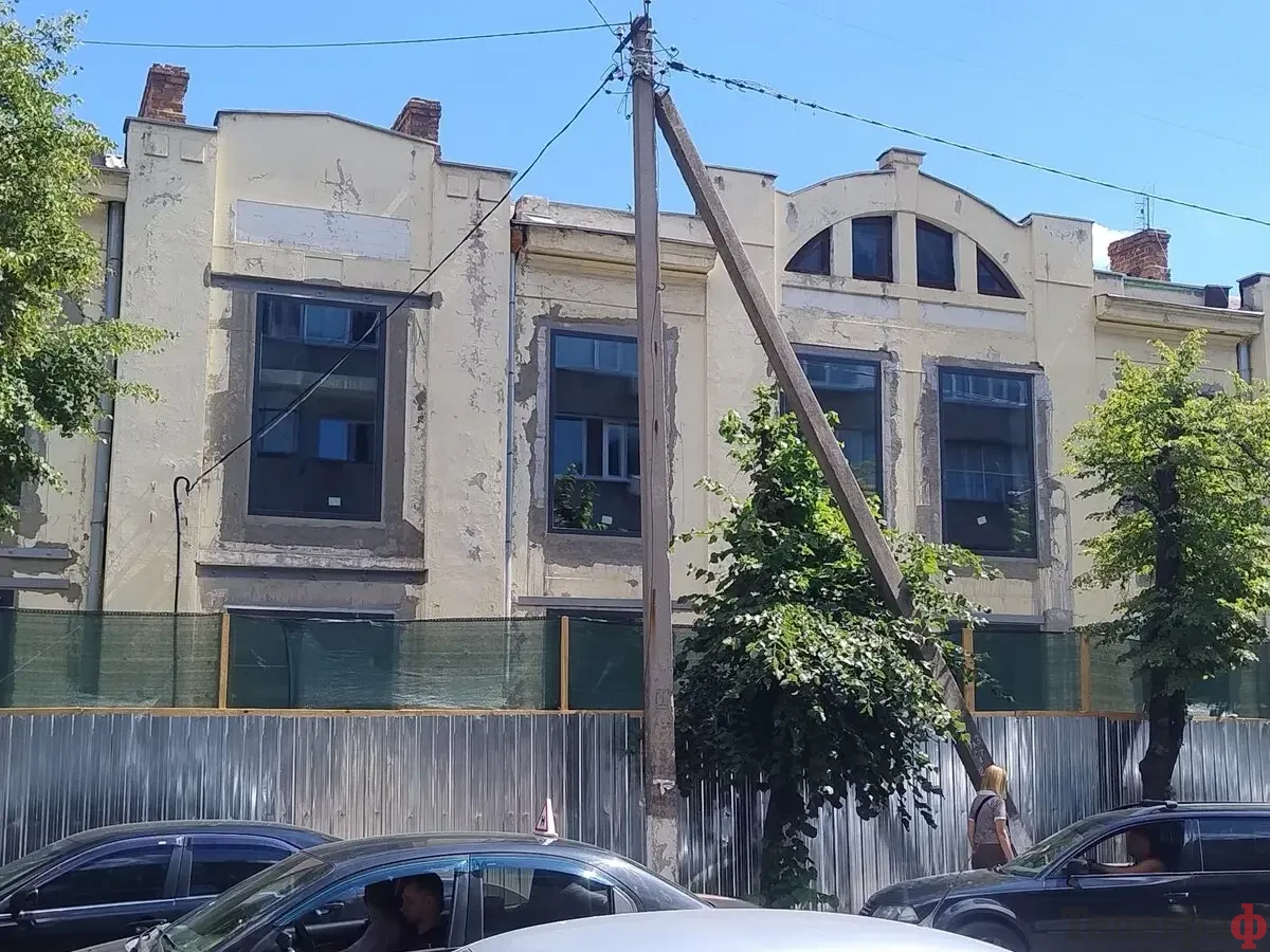 Без обговорення на сесії: компанії депутата Порчиряна віддали землю в центрі на 49 років