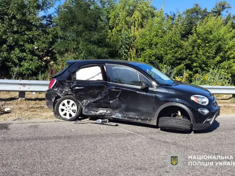 На трасі Київ — Харків поблизу Лубен зіткнулися два автомобілі: постраждав 27-річний чоловік