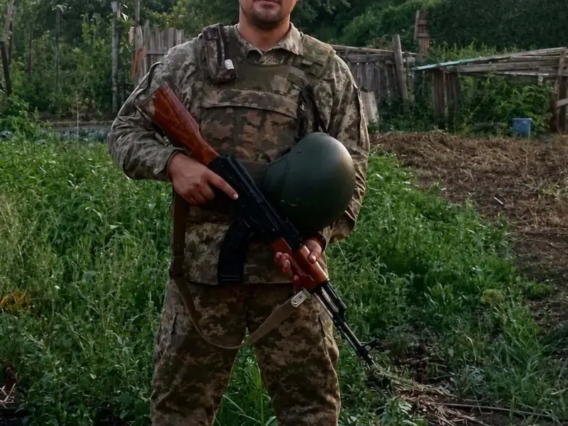 <span class="custom-bold">Завтра у Кременчуці попрощаються із захисником Артемом Комарчуком</span>