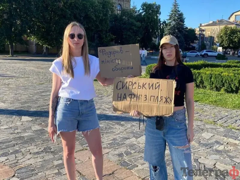 <span class="custom-bold">У Кременчуці втретє відбувається акція проти відставки міністра оборони Михайла Федорова</span> <img src="https://www.telegraf.in.ua/wp-content/uploads/2026/03/gallery.svg" alt="" class="feed-icon" style="width: 20px; height: 20px; vertical-align: middle;" />