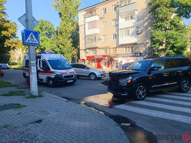 <span class="custom-bold">У центрі Кременчука сталась аварія: що відомо</span> <img src="https://www.telegraf.in.ua/wp-content/uploads/2026/03/gallery.svg" alt="" class="feed-icon" style="width: 20px; height: 20px; vertical-align: middle;" /> <img src="https://www.telegraf.in.ua/wp-content/uploads/2026/03/video.svg" alt="" class="feed-icon" style="width: 20px; height: 20px; vertical-align: middle;" />