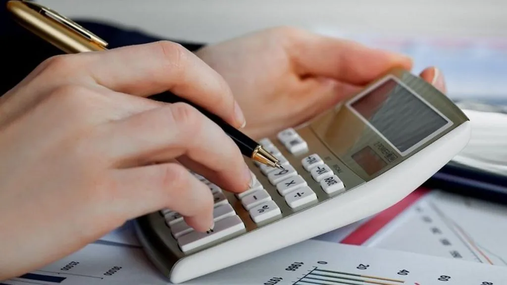 Українцям готують новий податок на підробіток, продаж власної продукції та надання дрібних послуг