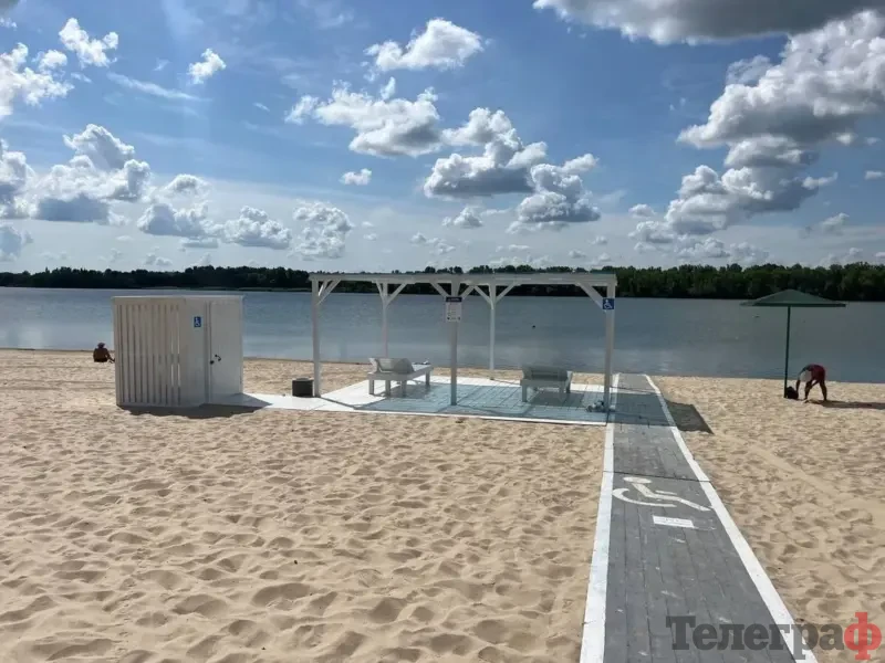 <span class="custom-bold">«Нарешті моя дитина біля води»: у Кременчуці на пляжі з’явився інклюзивний простір</span> <img src="https://www.telegraf.in.ua/wp-content/uploads/2026/03/gallery.svg" alt="" class="feed-icon" style="width: 20px; height: 20px; vertical-align: middle;" /> <img src="https://www.telegraf.in.ua/wp-content/uploads/2026/03/video.svg" alt="" class="feed-icon" style="width: 20px; height: 20px; vertical-align: middle;" />