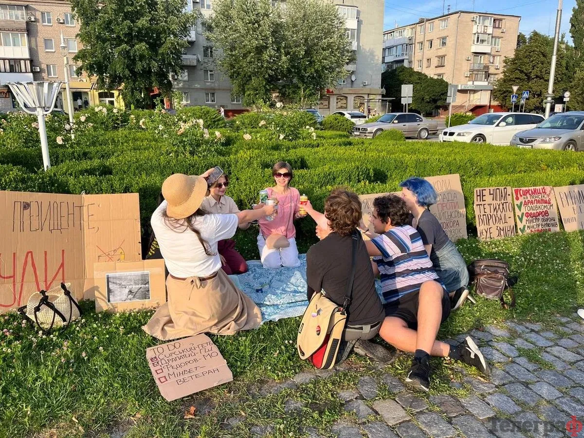 У Кременчуці учасники «картонкової» акції відзначили «50% перемоги»