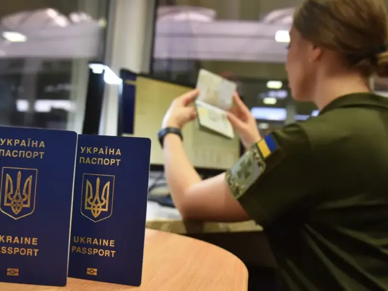 У Кременчуці розслідують схему виїзду за кордон через оформлення батьківства