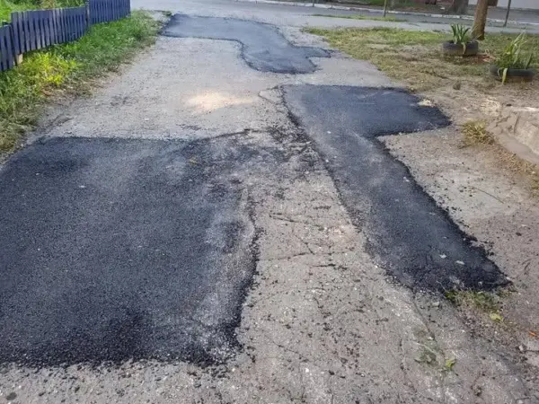 Внутрішньобудинкові дороги Кременчука цьогоріч можуть залишитися без ремонту: що встигнуть зробити до зими