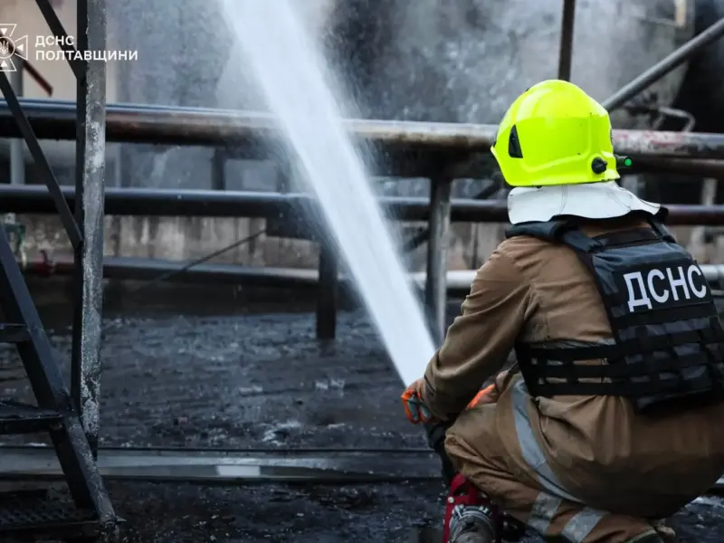 На Полтавщині після російського обстрілу горіло промислове підприємство