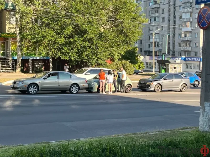 <span class="custom-bold">На перехресті проспекту Свободи та Європейської у Кременчуці зіткнулися три автівки</span>