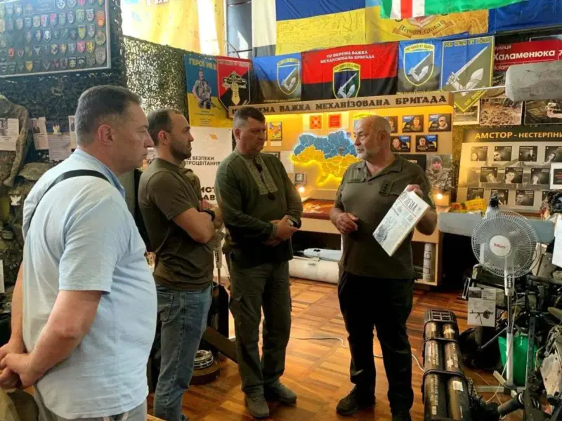 В музей ВПУ №7 передали Біблію для військовослужбовців
