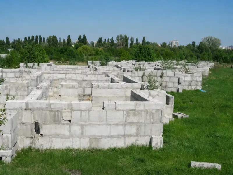 У Кременчуці хочуть прибрати залишки недобудови «Київміськбуду» на Озерному