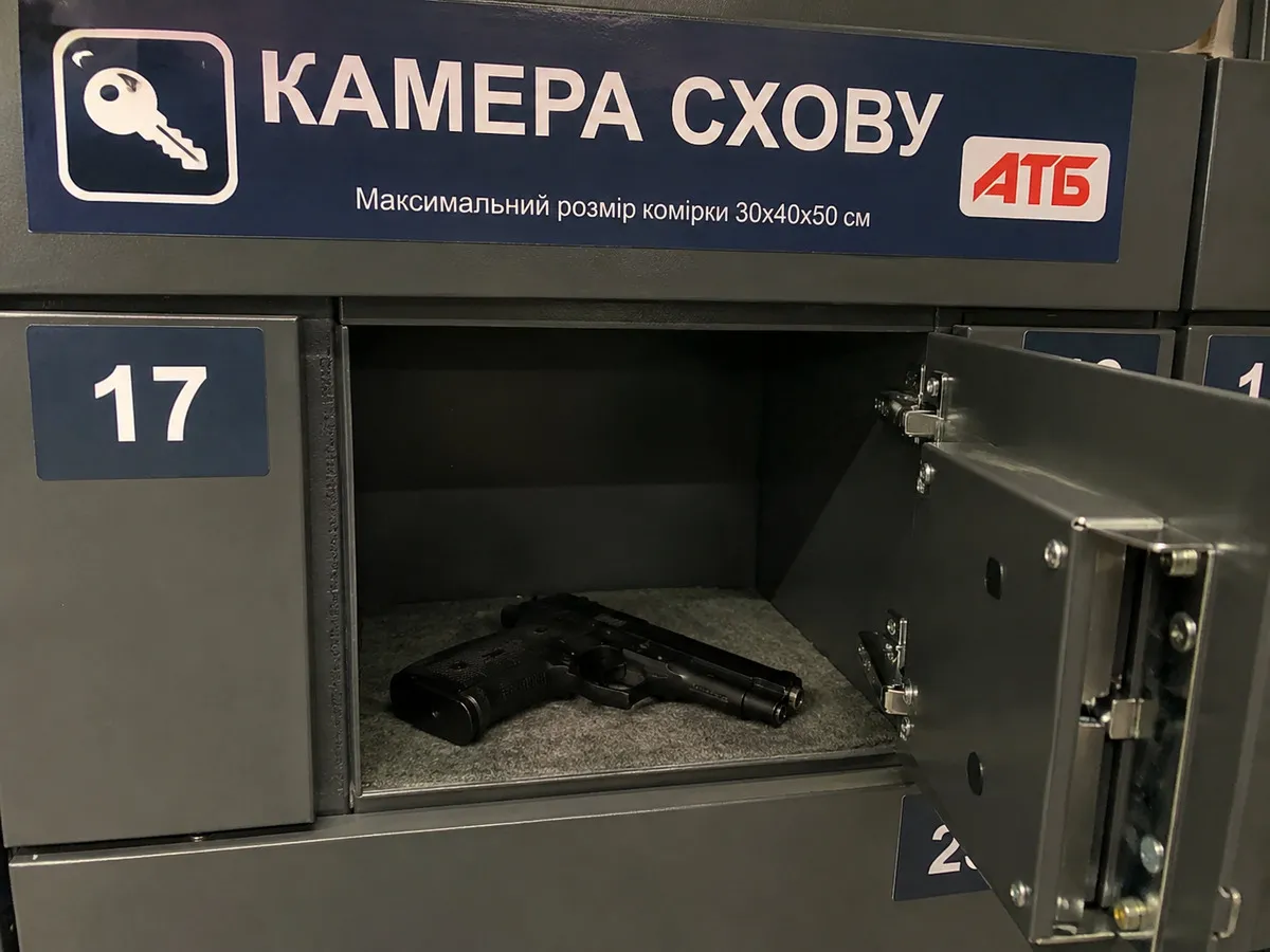 У Кременчуці в камері схову магазину АТБ знайшли пістолет: подробиці