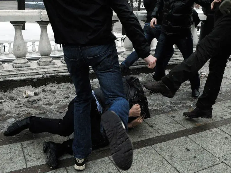 Били та змусили назвати пароль від картки: у Полтаві двох чоловіків судили за розбій