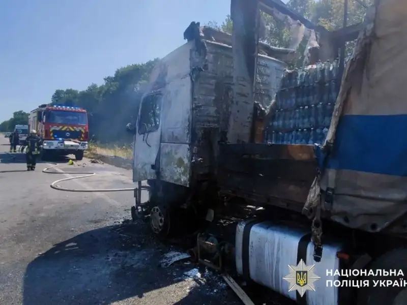 На Полтавщині під час руху загорілася вантажівка