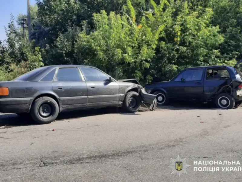 На Полтавщині зіткнулися Audi та Volkswagen: одного з водіїв госпіталізували