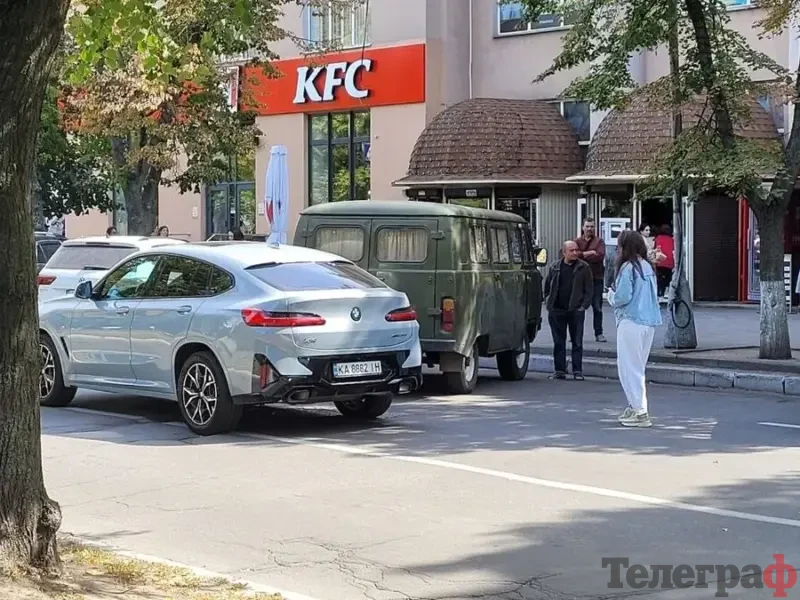 У центрі Кременчука BMW зіткнувся з УАЗом <img src="https://www.telegraf.in.ua/wp-content/uploads/2026/03/gallery.svg" alt="" class="feed-icon" style="width: 20px; height: 20px; vertical-align: middle;" />