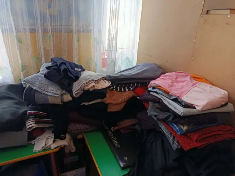 У Кременчуці евакуйованим жителям Костянтинівки передали теплий одяг