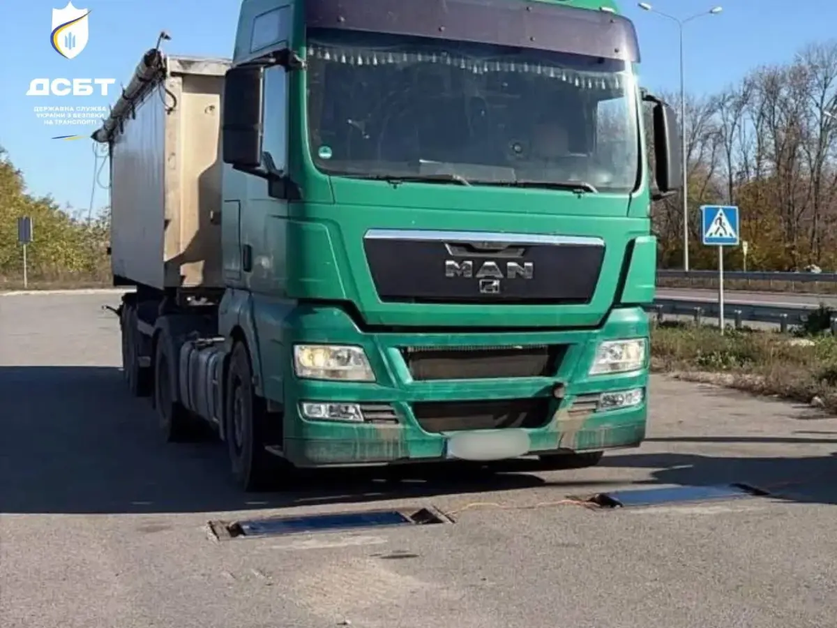 На Полтавщині зупинили вантажівку з перевищенням ваги понад 9 тонн
