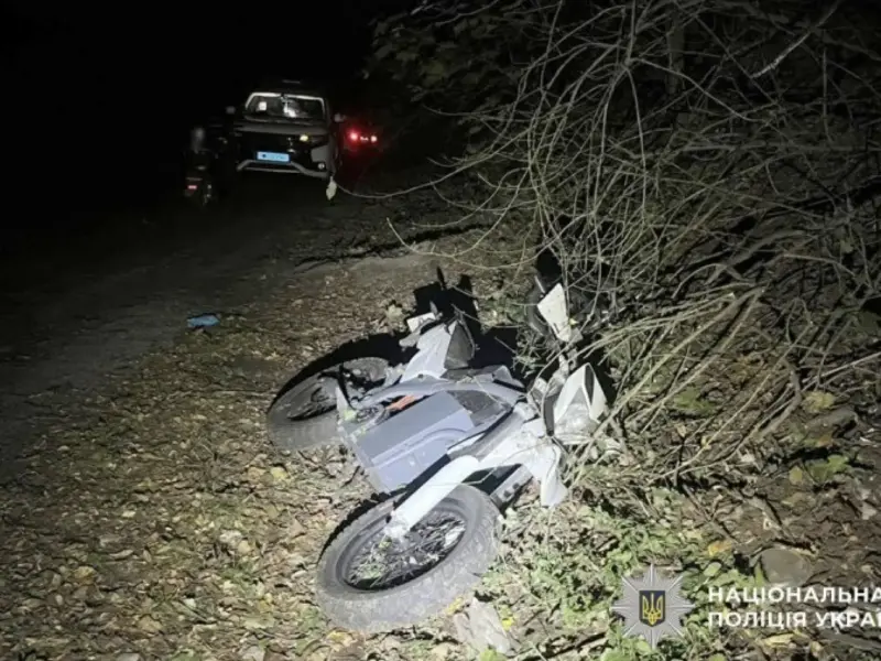 На Миргородщині 18-річний мотоцикліст врізався у дерево