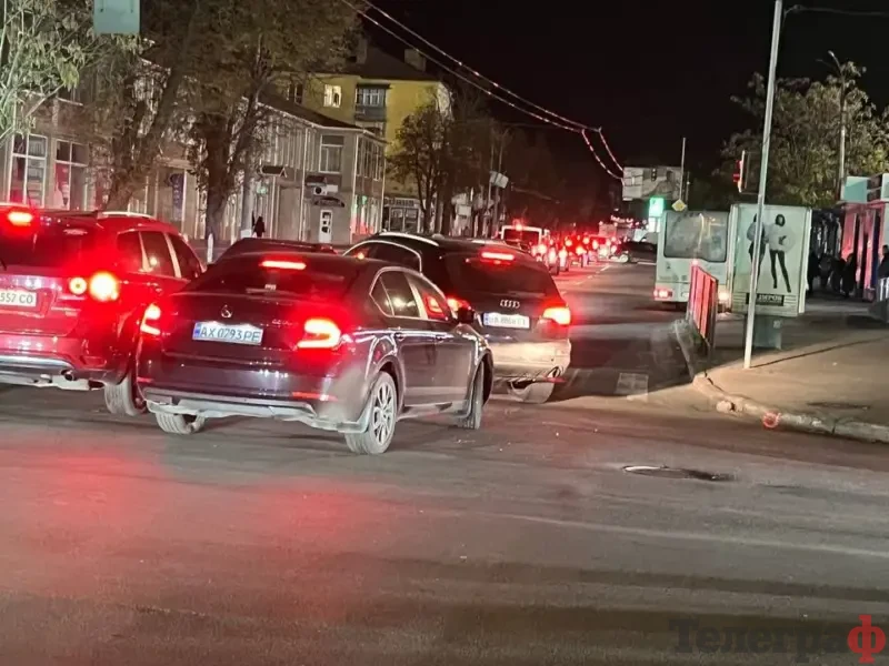 <span class="custom-bold">ДТП на Крюківському мосту в Кременчуці: утворився великий затор</span> <img src="https://www.telegraf.in.ua/wp-content/uploads/2026/03/video.svg" alt="" class="feed-icon" style="width: 20px; height: 20px; vertical-align: middle;" />