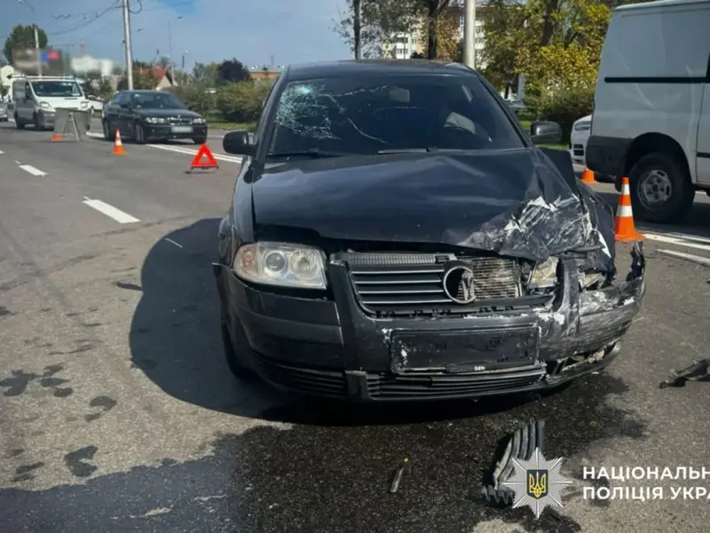 У Полтаві зіткнулися Volvo та Volkswagen: пасажира госпіталізували