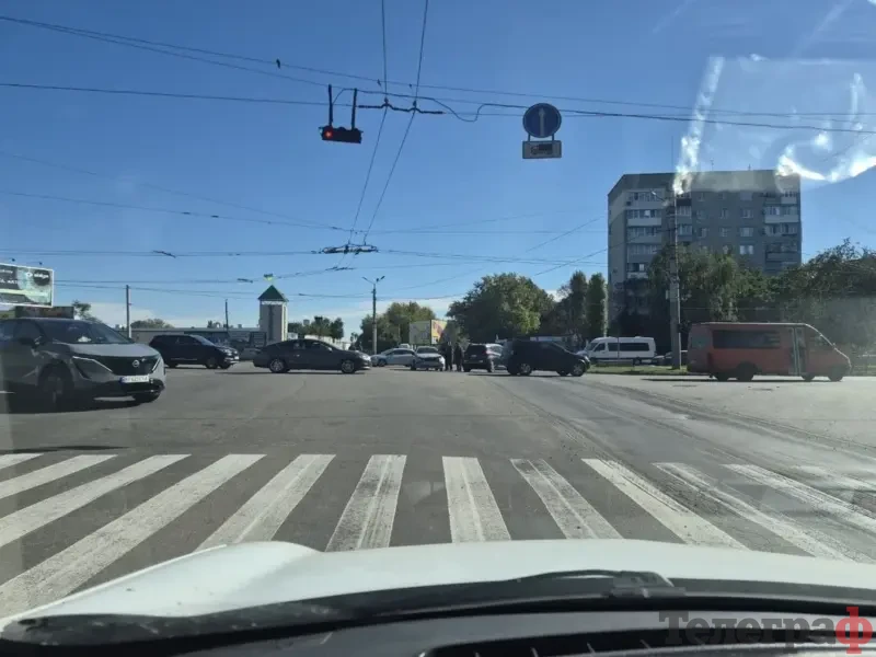 У Кременчуці на перехресті Свободи та Вадима Пугачова сталася ДТП <img src="https://www.telegraf.in.ua/wp-content/uploads/2026/03/gallery.svg" alt="" class="feed-icon" style="width: 20px; height: 20px; vertical-align: middle;" />