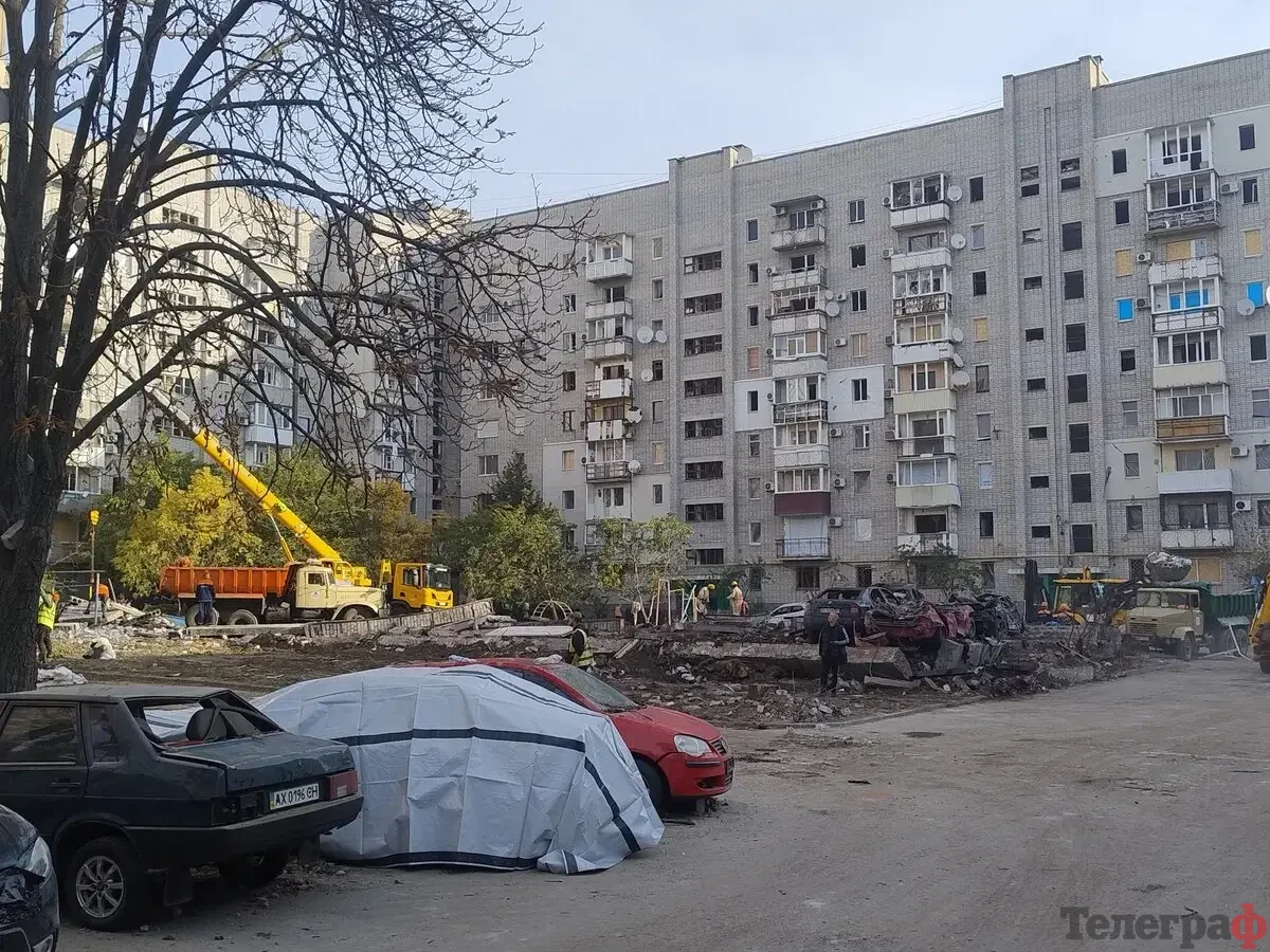 У Кременчуці триває ліквідація наслідків учорашньої ракетної атаки