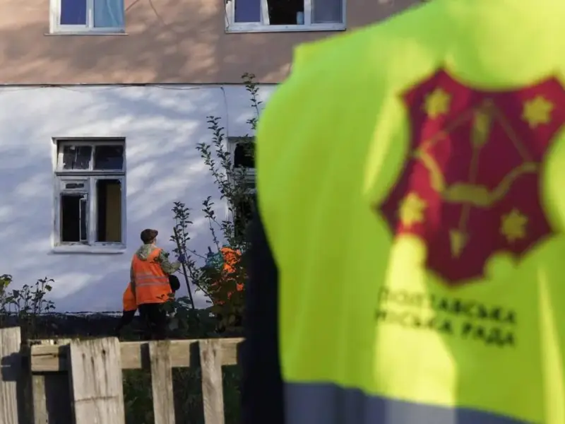 У Полтаві після обстрілу пошкоджені 14 житлових будинків, гаражі та автомобілі