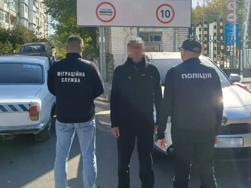 Міграційники Полтавщини видворили з України громадянина Вірменії