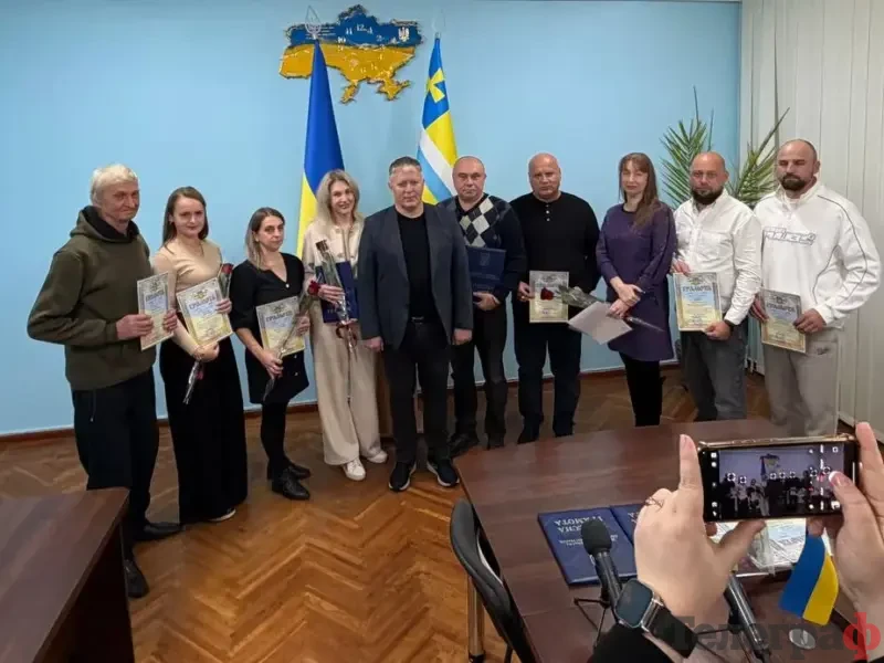<span class="custom-bold">«Ваша продукція важлива»: у Кременчуцькій РВА нагородили працівників харчової промисловості</span> <img src="https://www.telegraf.in.ua/wp-content/uploads/2026/03/gallery.svg" alt="" class="feed-icon" style="width: 20px; height: 20px; vertical-align: middle;" /> <img src="https://www.telegraf.in.ua/wp-content/uploads/2026/03/video.svg" alt="" class="feed-icon" style="width: 20px; height: 20px; vertical-align: middle;" />