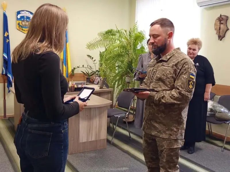 У Семенівці дружині військовослужбовця передали посмертну нагороду