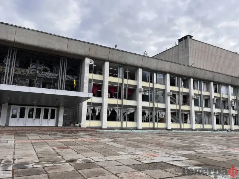 У Кременчуці на відновлення вікон у Палаці культури виділять 4,7 млн грн