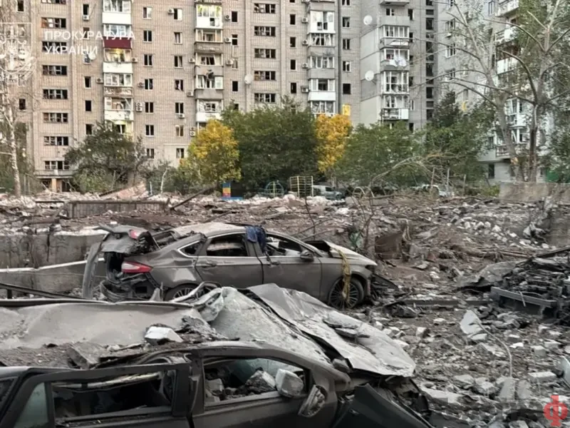 <span class="custom-bold">«Не можу залишатися осторонь»: автомаляр із Кременчука допомагає відновлювати пошкоджені обстрілом авто</span> <img src="https://www.telegraf.in.ua/wp-content/uploads/2026/03/video.svg" alt="" class="feed-icon" style="width: 20px; height: 20px; vertical-align: middle;" />