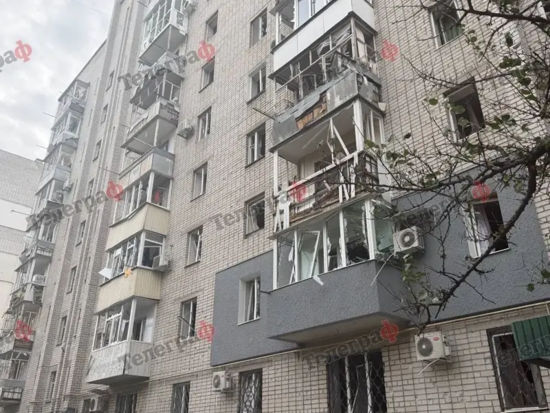 <span class="custom-bold">У Кременчуці поліція продовжує фіксувати пошкодження майна після ракетного удару</span>