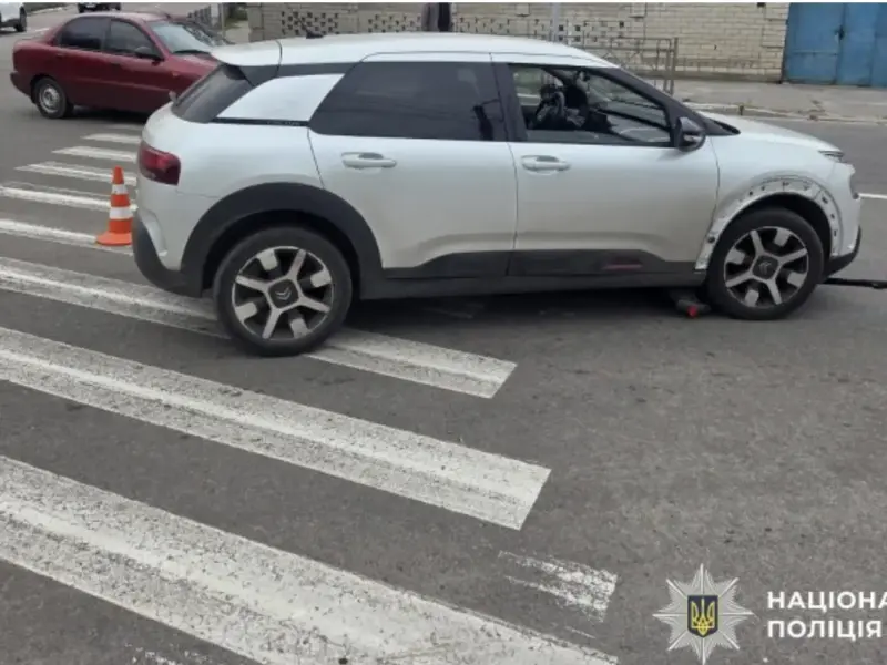 У Кременчуці автомобіль збив 14-річного хлопця на електросамокаті