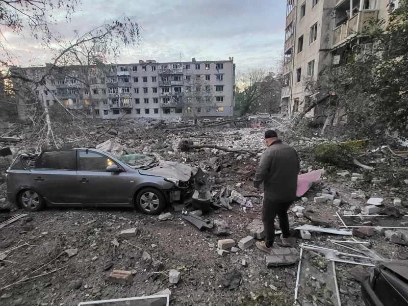 <span class="custom-bold">У Кременчуцькому районі ракети влучили у житловий район та підприємство — ОВА</span>