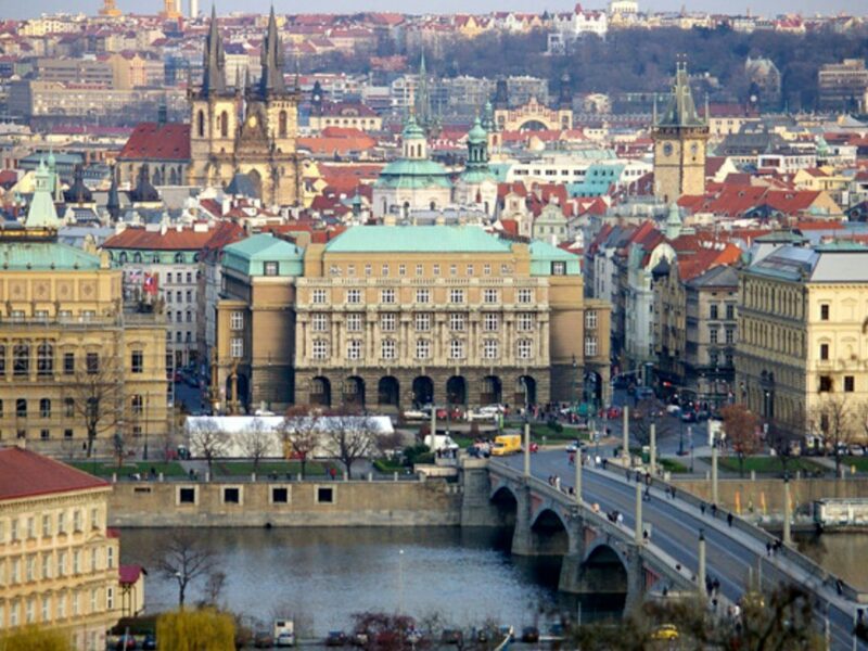 Prague Education Center: найкращий вибір для тих, хто планує навчатися в Чехії <span class="spec-label">Реклама</span>