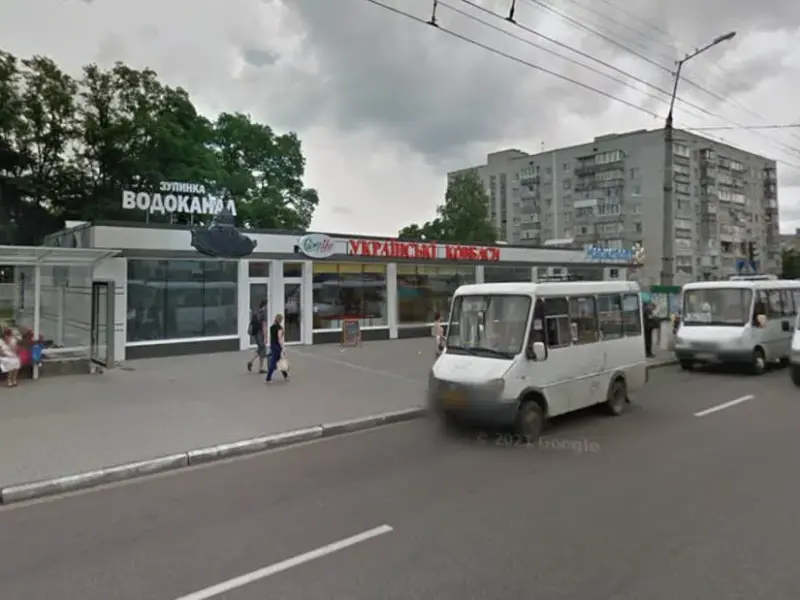 <span class="custom-bold">У Кременчуці фірмі, зв’язки якої ведуть до депутата міськради, передали землю під зупинкою майже на пів століття</span>