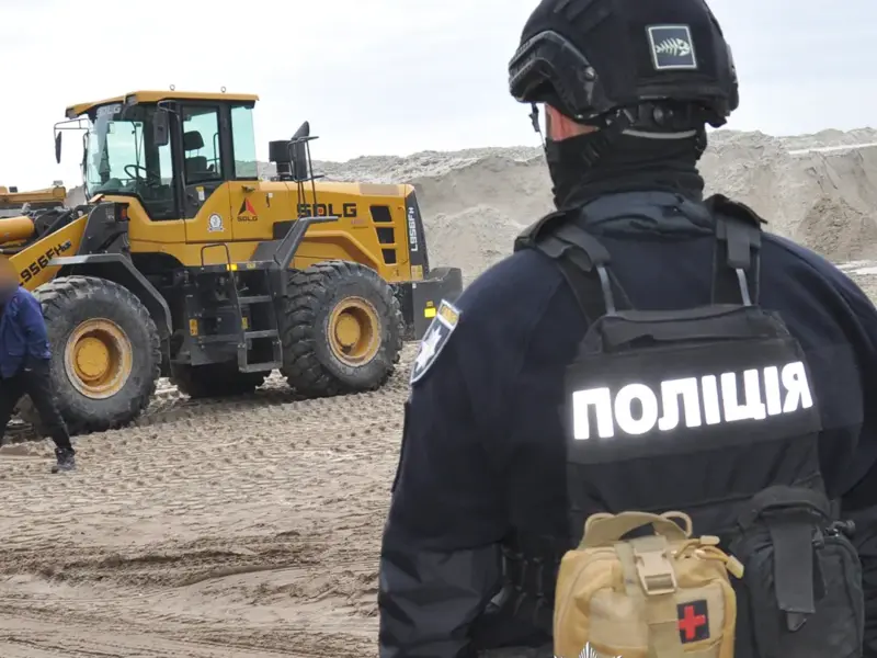 50 тисяч тонн піску та 58 млн грн збитків: поліція повідомила про підозру групі осіб