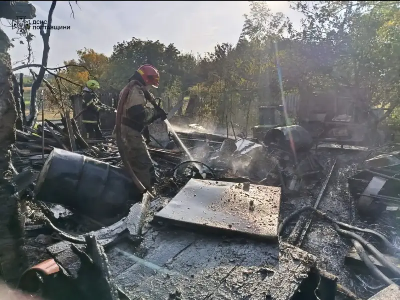 На Кременчуччині рятувальники загасили дві пожежі: горіли господарча споруда та очерет