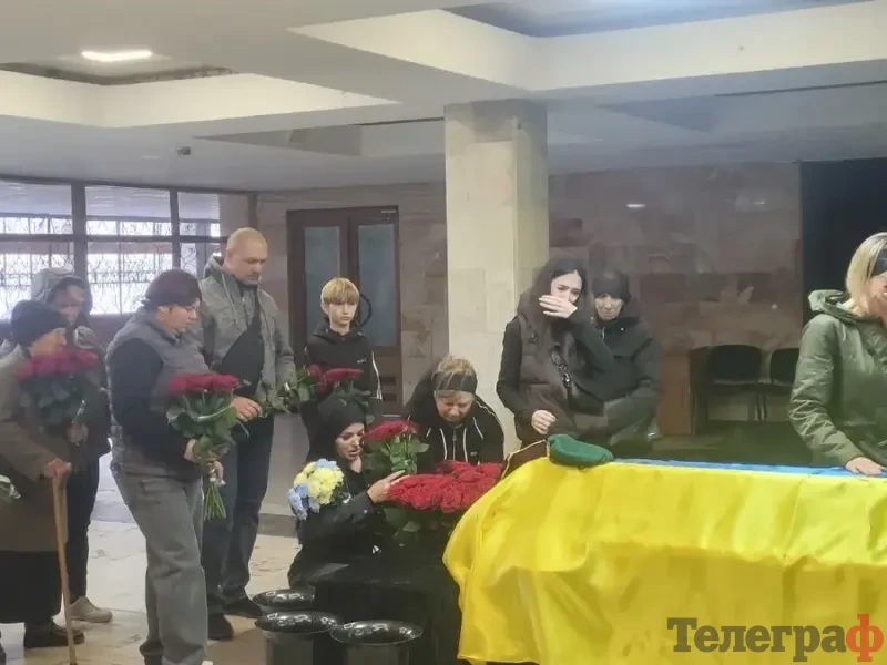 <span class="custom-bold">«Це була найкраща людина в моєму житті»: у Кременчуці попрощалися з Віталієм Чечелем</span> <img src="https://www.telegraf.in.ua/wp-content/uploads/2026/03/gallery.svg" alt="" class="feed-icon" style="width: 20px; height: 20px; vertical-align: middle;" />