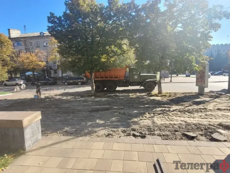 Тротуар біля краєзнавчого музею у Кременчуці оновлюють: асфальт уже зняли <img src="https://www.telegraf.in.ua/wp-content/uploads/2026/03/gallery.svg" alt="" class="feed-icon" style="width: 20px; height: 20px; vertical-align: middle;" />